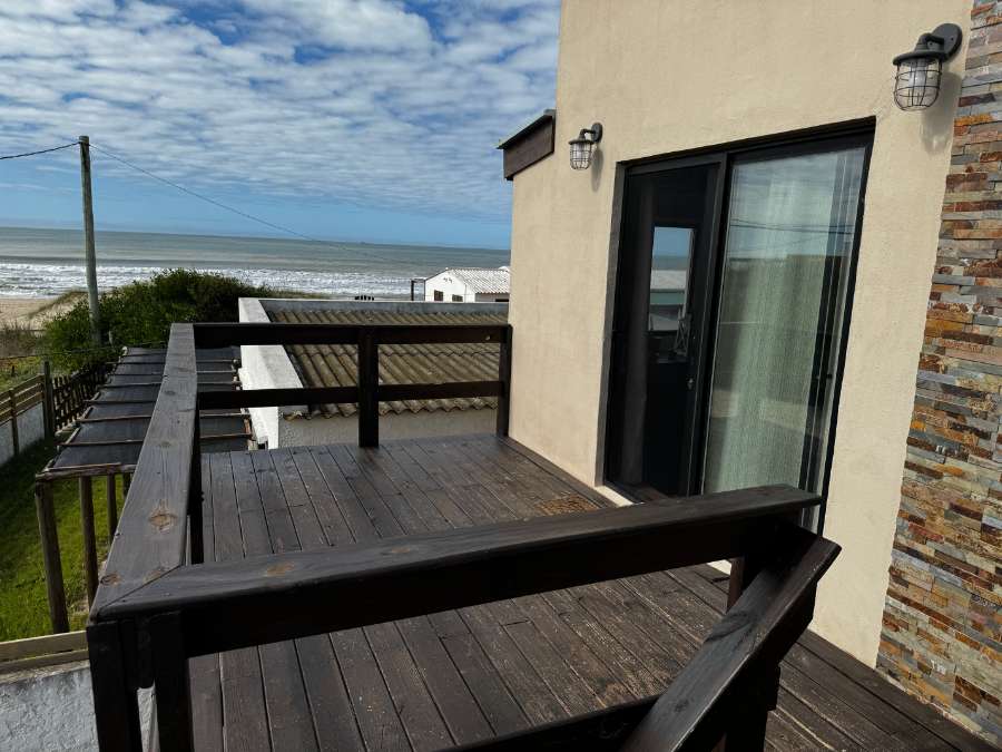 Casa Con Modernos Apartamentos A Pasos Del Mar En La Paloma - Uruguay - Casa en Venta en Abasto con 4 dorm., 225 m2 cubiertos y 273 m2 totales - imagen 3