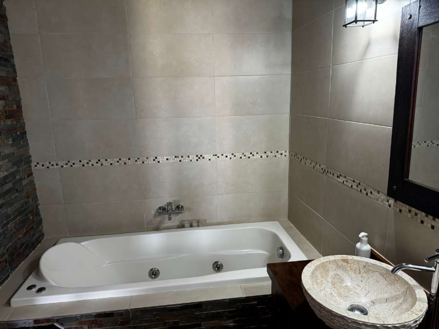 Casa Con Modernos Apartamentos A Pasos Del Mar En La Paloma - Uruguay - Casa en Venta en Abasto con 4 dorm., 225 m2 cubiertos y 273 m2 totales - imagen 12