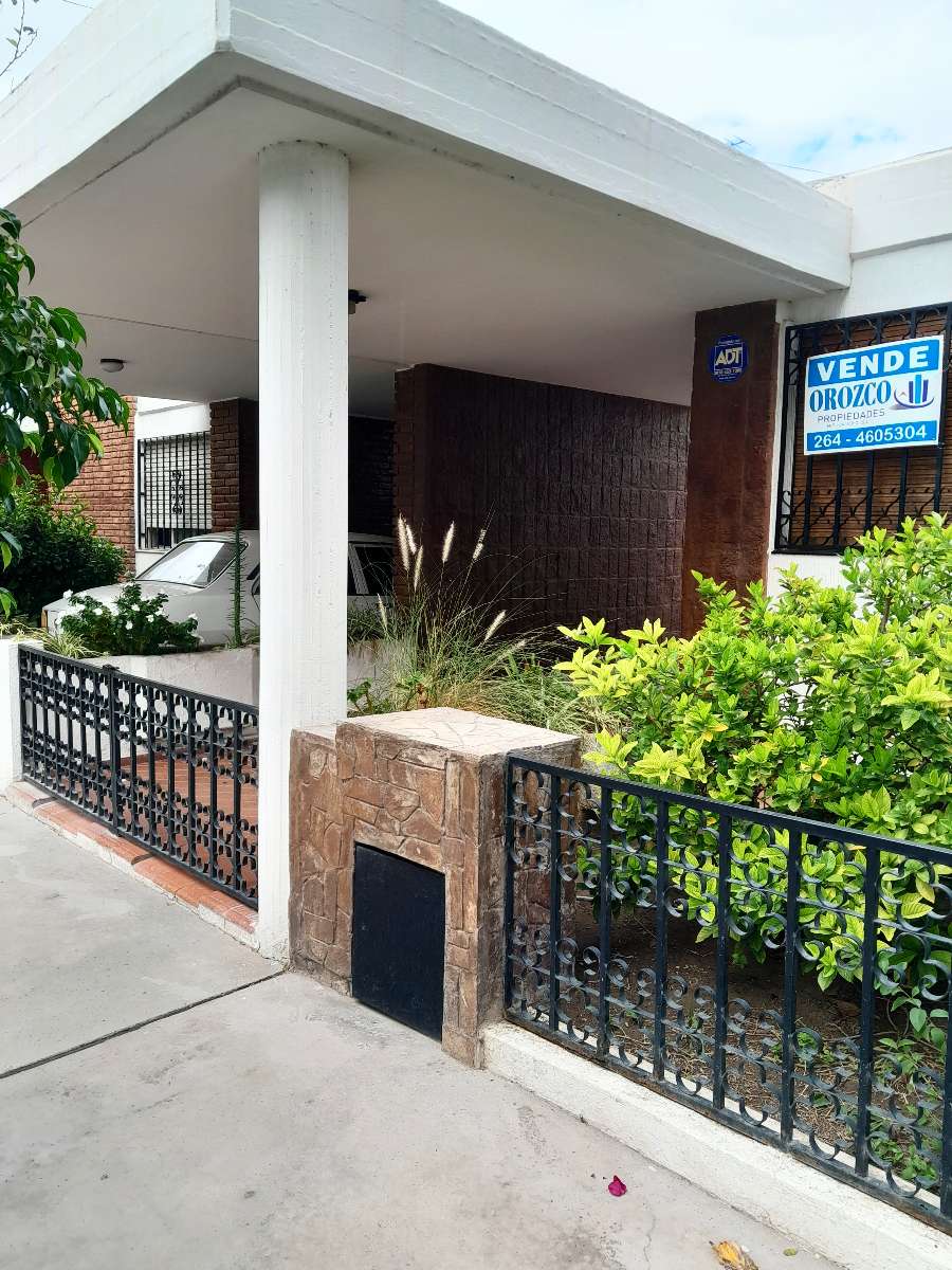 Venta de Casa en Excelente Barrio ubicado en el Corazon de la provincia - Imagen 3