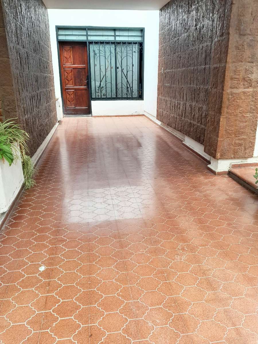 Venta de Casa en Excelente Barrio ubicado en el Corazon de la provincia - Imagen 4