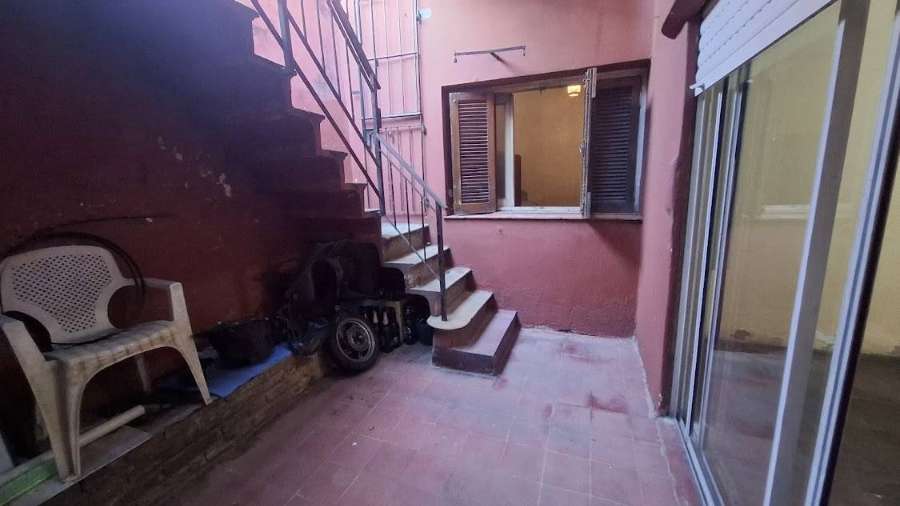 Venta De Ph 3 Ambientes A Reciclar Con Garage Y Terraza En Remedios De Escalada, Lans. - Casa en Venta en Remedios de Escalada con 2 dorm., 3 amb., 64 m2 cubiertos y 64 m2 totales - imagen 2