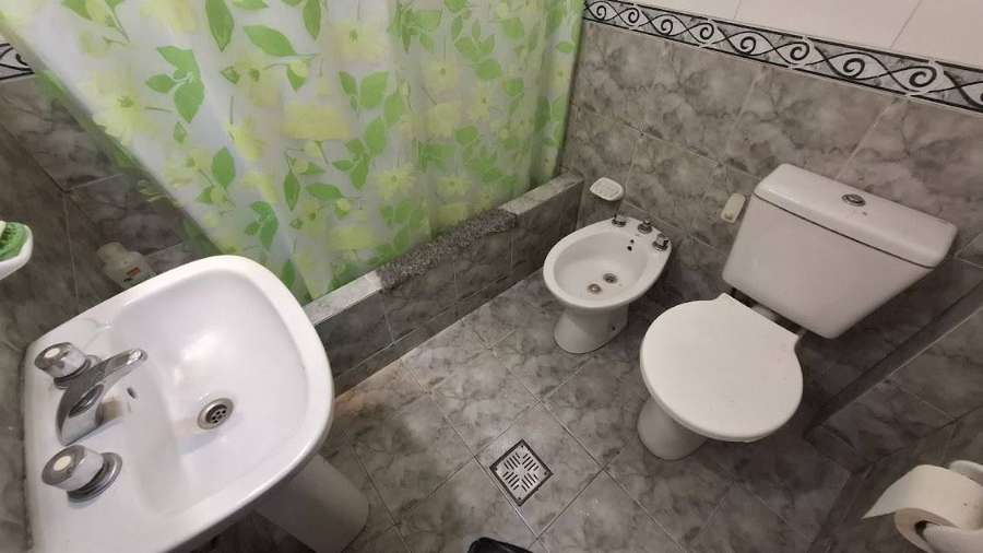 Venta De Ph 3 Ambientes A Reciclar Con Garage Y Terraza En Remedios De Escalada, Lans. - Casa en Venta en Remedios de Escalada con 2 dorm., 3 amb., 64 m2 cubiertos y 64 m2 totales - imagen 3