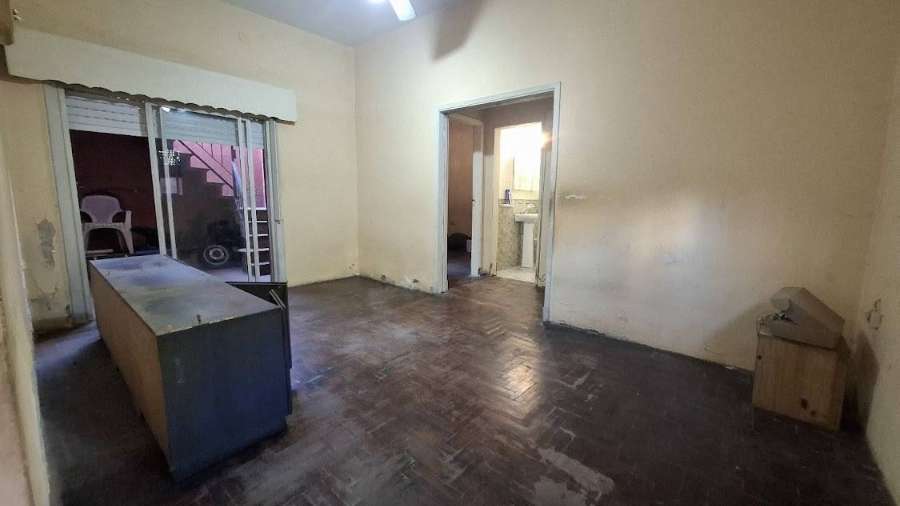 Venta De Ph 3 Ambientes A Reciclar Con Garage Y Terraza En Remedios De Escalada, Lans. - Casa en Venta en Remedios de Escalada con 2 dorm., 3 amb., 64 m2 cubiertos y 64 m2 totales - imagen 11