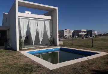 En Belen de Escobar, Casa en Venta · dueño directo · 3 dorm - Imagen 2