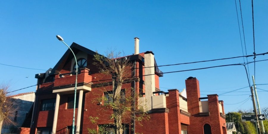 Casa en Venta en Mar del Plata con 4 dorm., 245 m2 cubiertos y 290 m2 totales - imagen 2