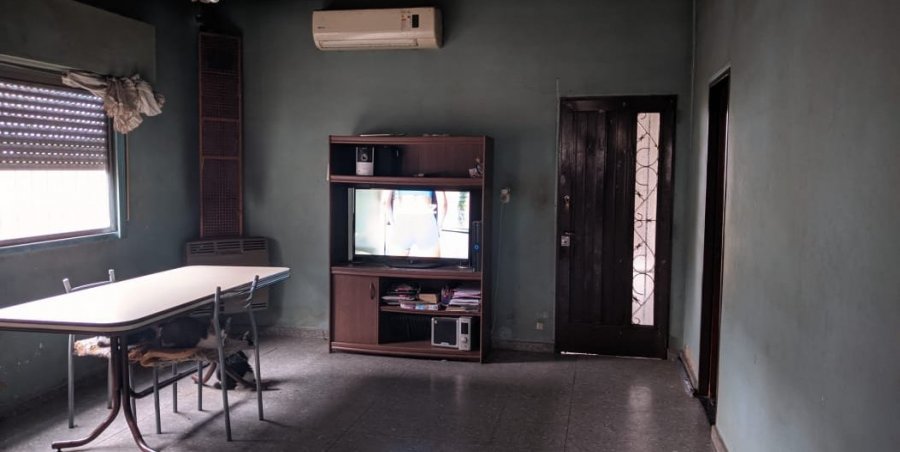Gran Casa A Reciclar - Oportunidad Inmobiliaria! Terreno Muy Grande! - Casa en Venta en Esteban Echeverria con 3 dorm., 6 amb., 189 m2 cubiertos y 625 m2 totales - imagen 4