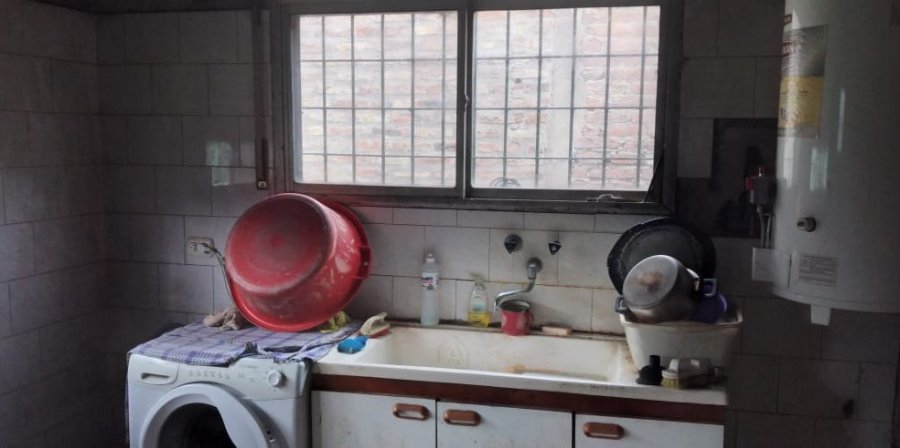 Gran Casa A Reciclar - Oportunidad Inmobiliaria! Terreno Muy Grande! - Casa en Venta en Esteban Echeverria con 3 dorm., 6 amb., 189 m2 cubiertos y 625 m2 totales - imagen 5