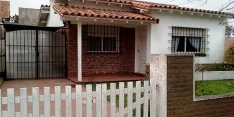 Casa en Venta en Miramar con 2 dorm., 5 amb., 70 m2 cubiertos y 200 m2 totales - imagen 1