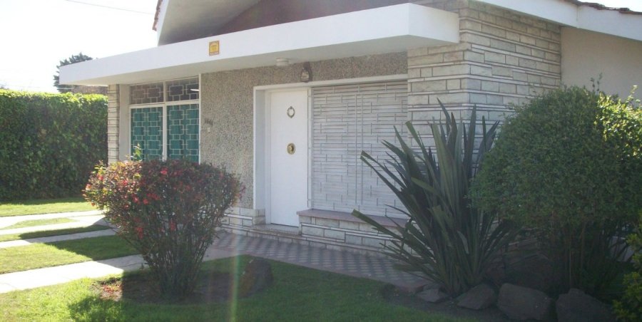 Casa en Venta en Córdoba con 4 dorm., 600 m2 cubiertos y 600 m2 totales - imagen 1