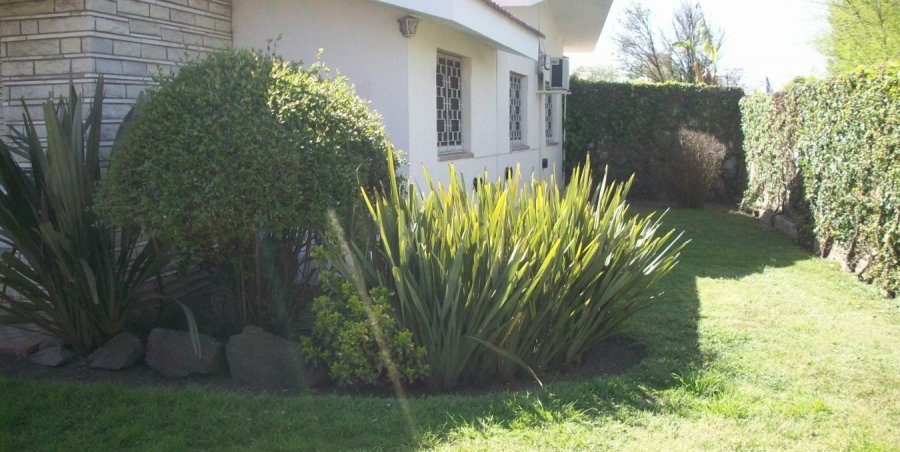 Casa en Venta en Córdoba con 4 dorm., 600 m2 cubiertos y 600 m2 totales - imagen 2