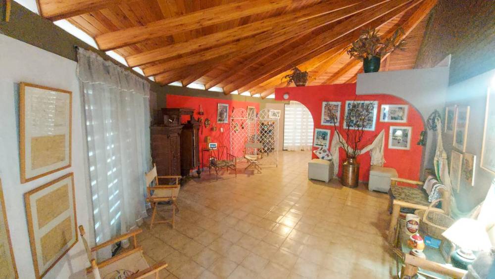 hermosa casa mas 2 cabañas en gran terreno - Imagen 3