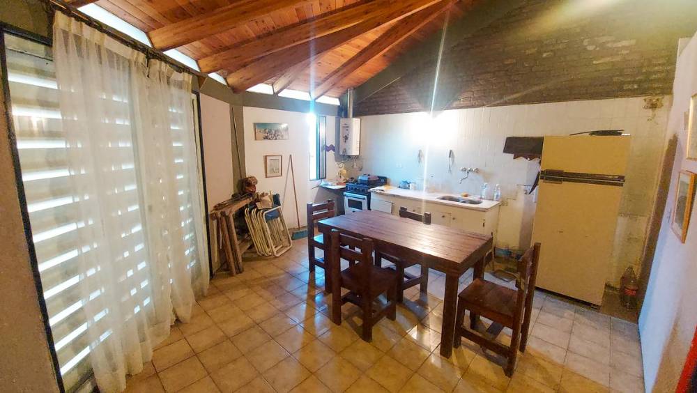 hermosa casa mas 2 cabañas en gran terreno - Imagen 4