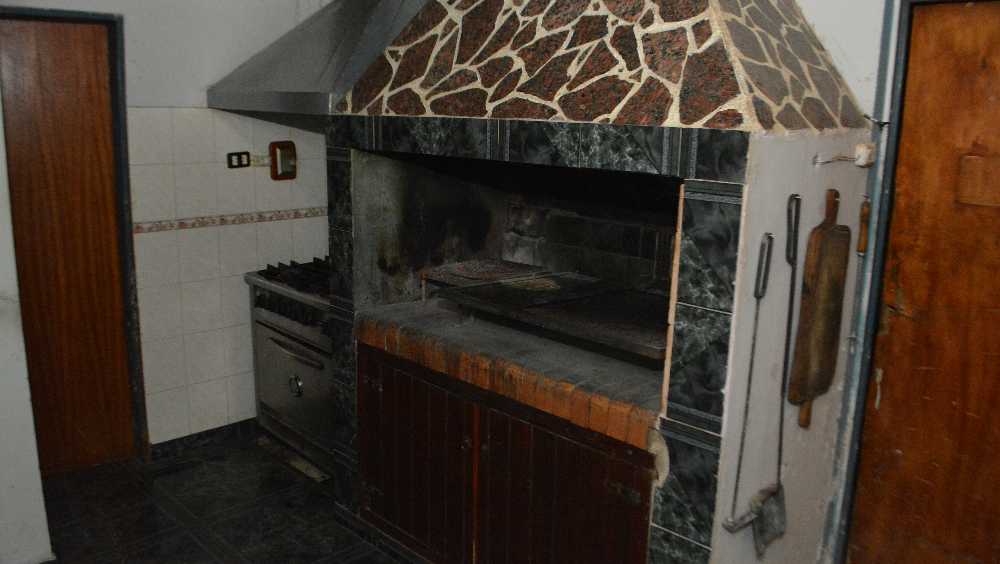 Casa disponible en Comodoro Rivadavia · dueño directo · 4 o más dorm · cochera · 237 m² de lote - Imagen 3