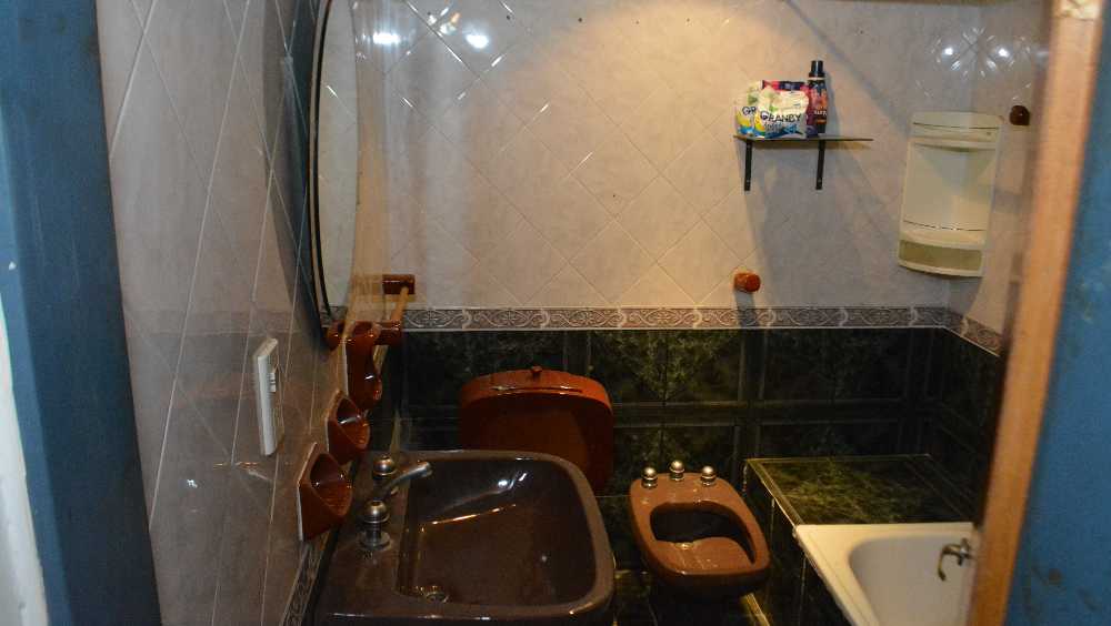 Casa disponible en Comodoro Rivadavia · dueño directo · 4 o más dorm · cochera · 237 m² de lote - Imagen 4