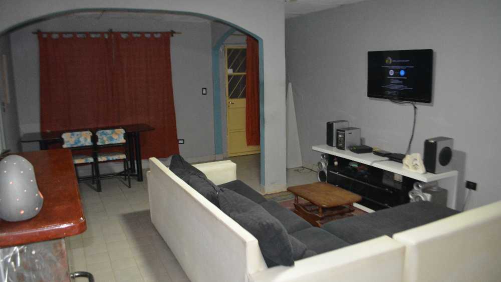 Casa disponible en Comodoro Rivadavia · dueño directo · 4 o más dorm · cochera · 237 m² de lote - Imagen 1
