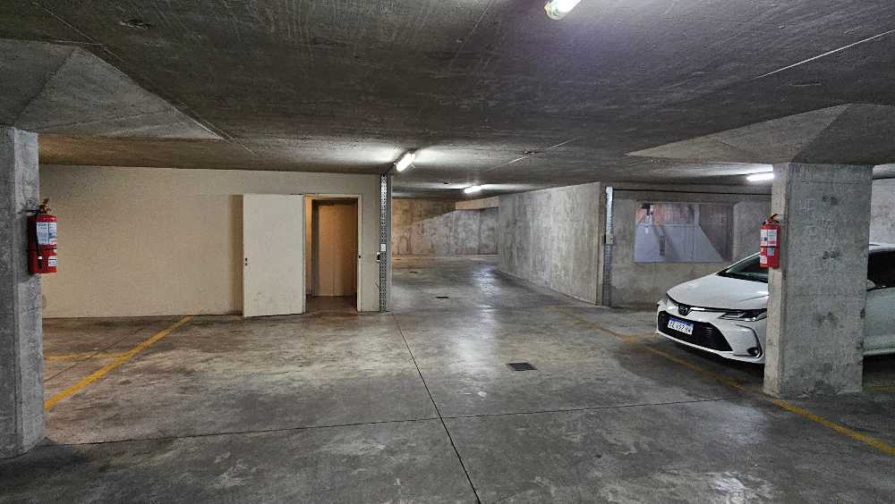 Venta de Cochera con Ubicación Privilegiada en Santiago Bis 99, Barrio Pichincha - Imagen 1