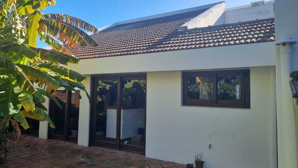 Casa disponible en Veronica · dueño directo · 3 dorm · cochera · 596 m² de lote - Imagen 2