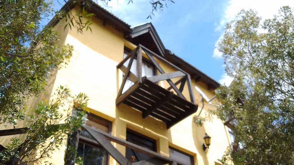 Excelente Casa en Los Cocos en Venta · dueño directo · 4 o más dorm · 6 ambientes · 1,66 m² de lote - Imagen 2