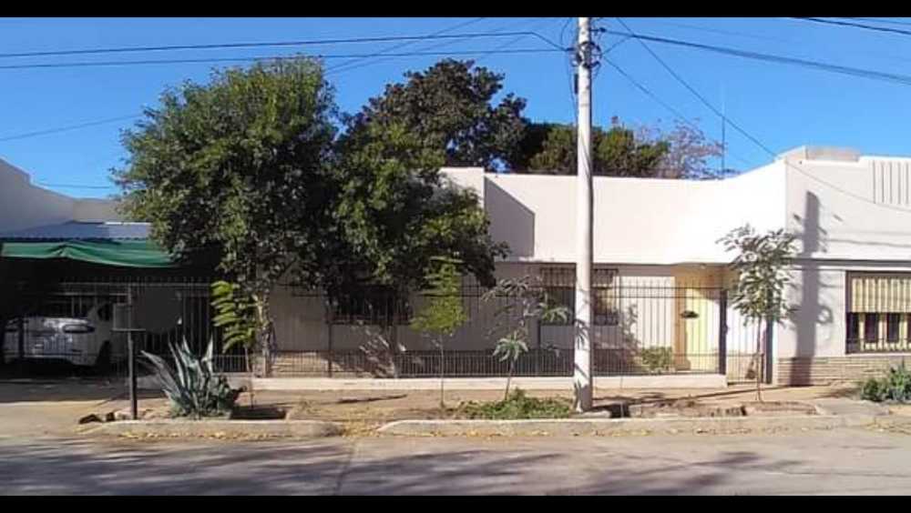 Excelente Pripiedad Con 2 Viviendas - Casa en Venta en General Alvear con 3 dorm., 6 amb., 280 m2 cubiertos y 800 m2 totales - imagen 13