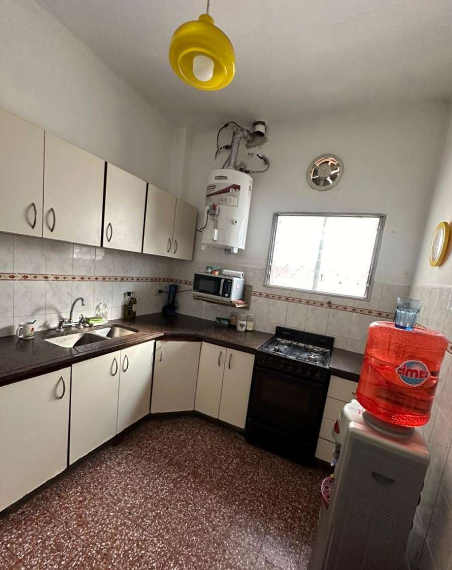 Venta Casa familiar 3 amb. c/ parque, parrilla, lavadero independ. y cochera, Quilmes - Imagen 2
