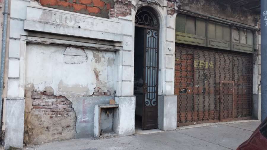 Terreno para edificar o casa a refaccionar con local y cochera de 136 m² en Nueva Pompeya