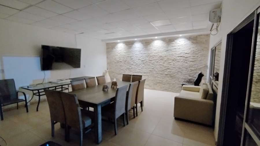 Propiedad Con Amplio Saln + Departamentos - Casa en Venta en Resistencia con 1 dorm., 2 amb., 99 m2 cubiertos y 500 m2 totales - imagen 9