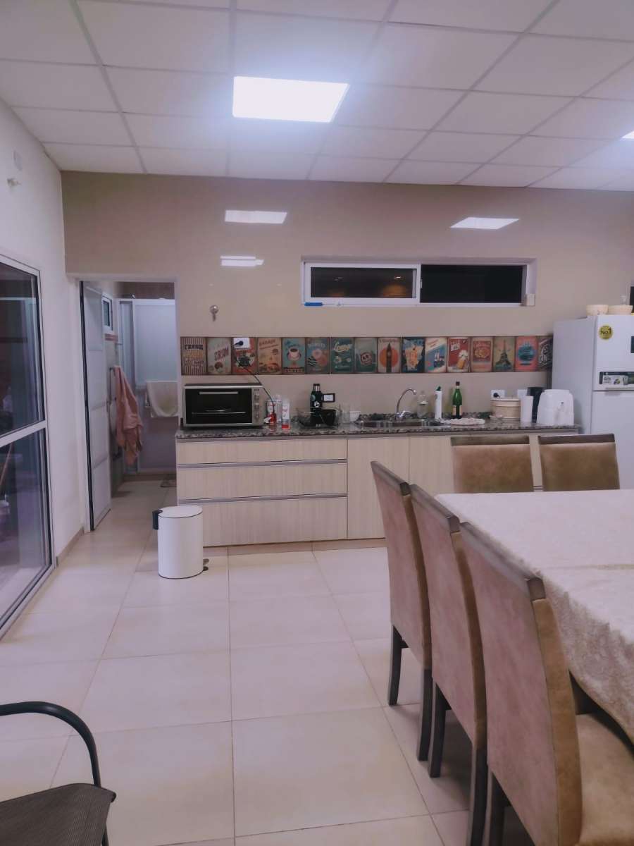 Propiedad Con Amplio Saln + Departamentos - Casa en Venta en Resistencia con 1 dorm., 2 amb., 99 m2 cubiertos y 500 m2 totales - imagen 10