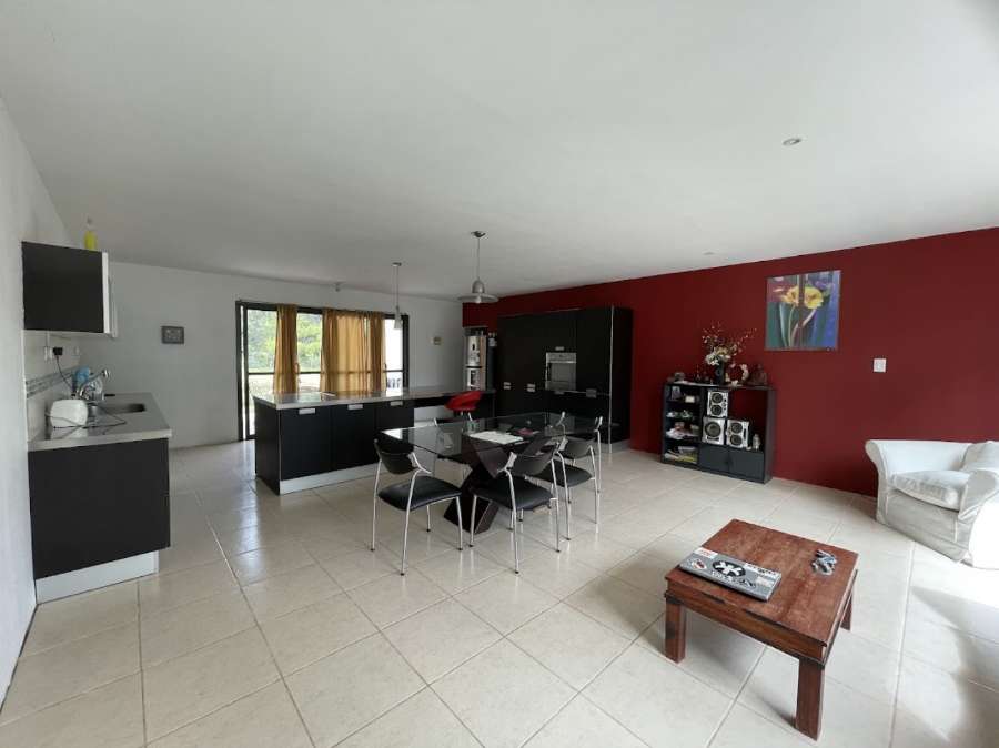 Casa en San Rafael para en Venta · dueño directo · 2 dorm · 3 cocheras · 0,23 ha - Imagen 3