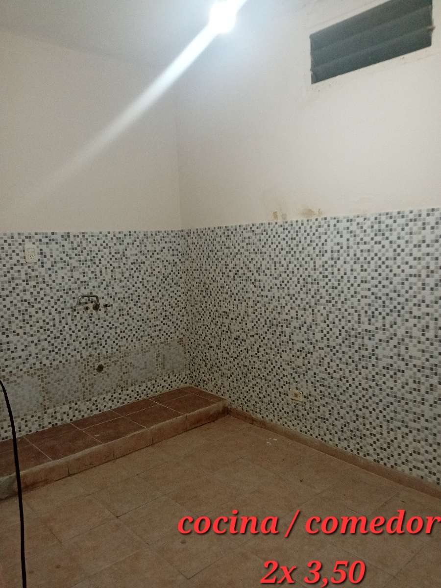 Casa disponible en Rosario · dueño directo · 2 dorm · 4 ambientes · 170 m² de lote - Imagen 4