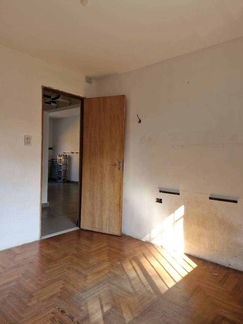 Venta De Casa 3 Ambientes En Temperley - Apto Crdito - Cochera Y Patio - Casa en Venta en Temperley con 2 dorm., 3 amb., 110 m2 cubiertos y 200 m2 totales - imagen 4
