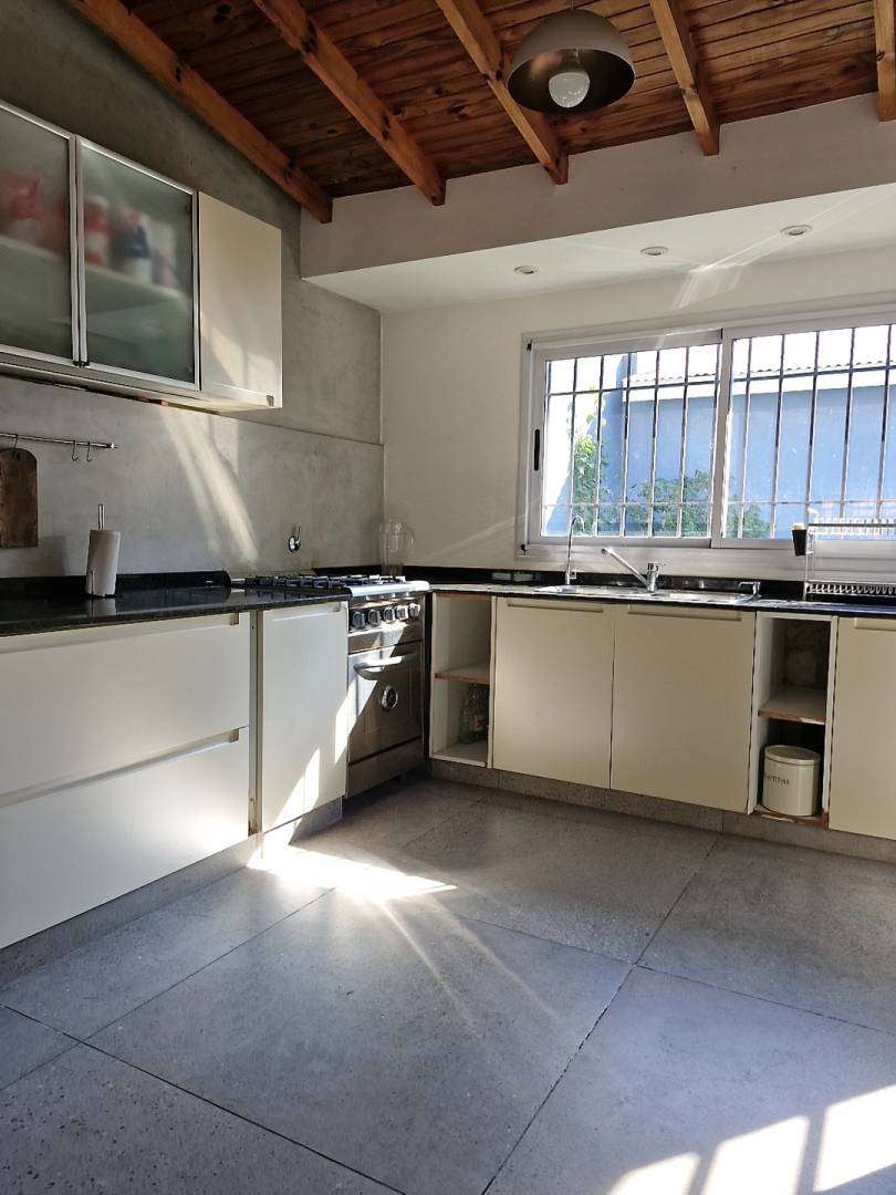 Venta De Casa 3 Ambientes En Temperley - Apto Crdito - Cochera Y Patio - Casa en Venta en Temperley con 2 dorm., 3 amb., 110 m2 cubiertos y 200 m2 totales - imagen 9