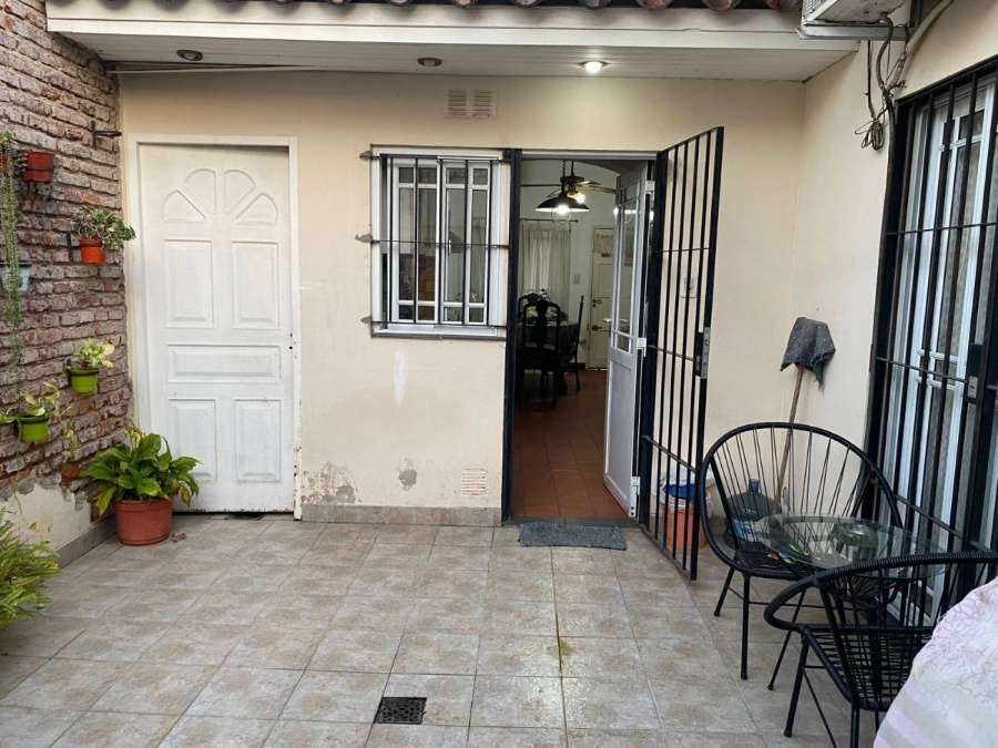 Casa En Venta De 3 Ambientes Con Patio En Lans - Casa en Venta en Lanus con 2 dorm., 3 amb., 70 m2 cubiertos y 93 m2 totales - imagen 2