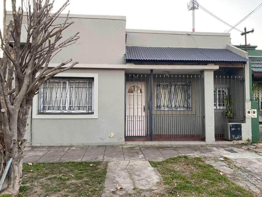 Casa En Venta De 3 Ambientes Con Patio En Lans - Casa en Venta en Lanus con 2 dorm., 3 amb., 70 m2 cubiertos y 93 m2 totales - imagen 3