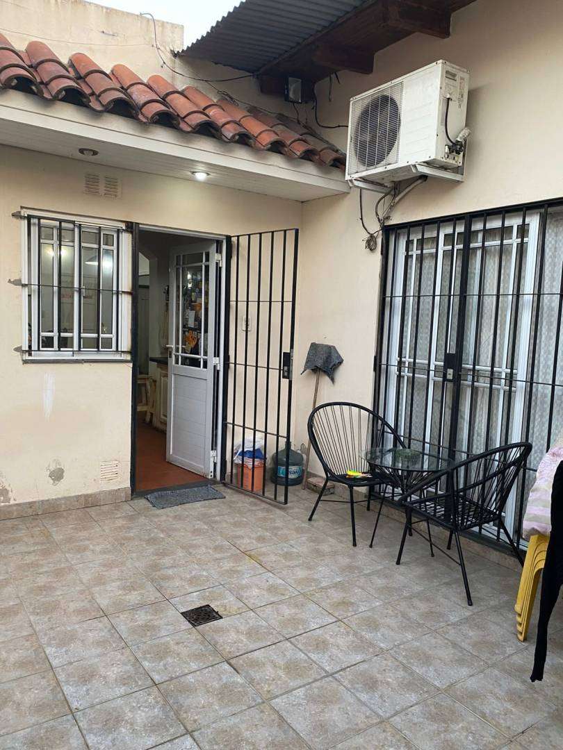 Casa En Venta De 3 Ambientes Con Patio En Lans - Casa en Venta en Lanus con 2 dorm., 3 amb., 70 m2 cubiertos y 93 m2 totales - imagen 4