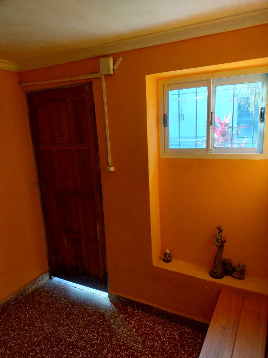 Casa única en Monteros en Venta · dueño directo · 3 dorm · 5 cocheras · 1 m² de lote - Imagen 3