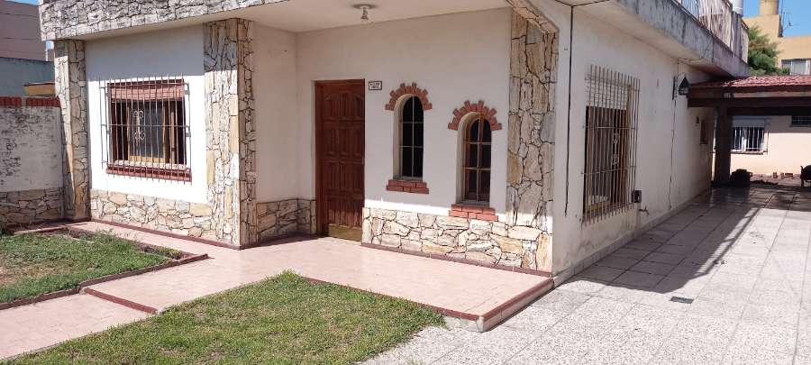 Casa única en Hurlingham en Venta · dueño directo · 3 dorm · 3 cocheras · 250 m² de lote - Imagen 3