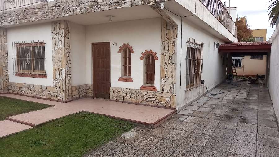 Casa Con Departamento Monoambiente Atrs (2viviendas) - Casa en Venta en Hurlingham con 3 dorm., 3 amb., 155 m2 cubiertos y 250 m2 totales - imagen 13