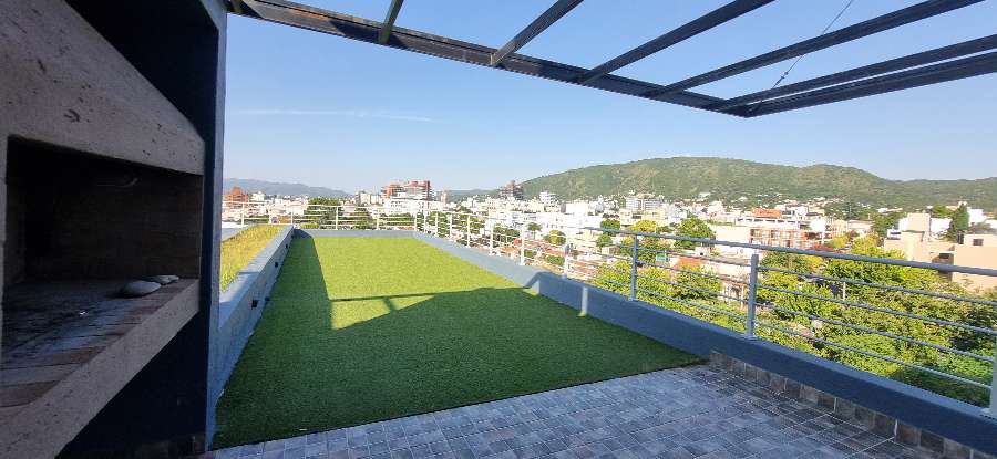 Departamento con patio propio y vista - Imagen 2