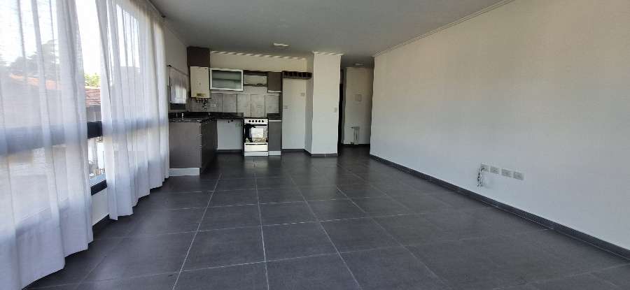 Departamento con patio propio y vista - Imagen 3