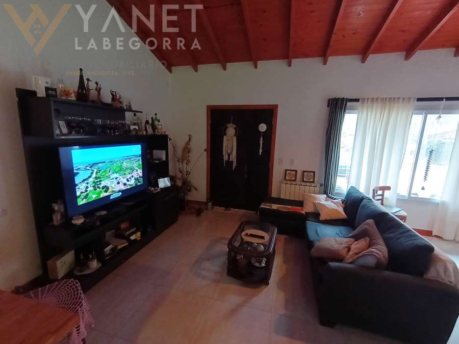 AMPLIO CHALET MODERNO CON CASA - ZONA JAGÜEL - Imagen 4
