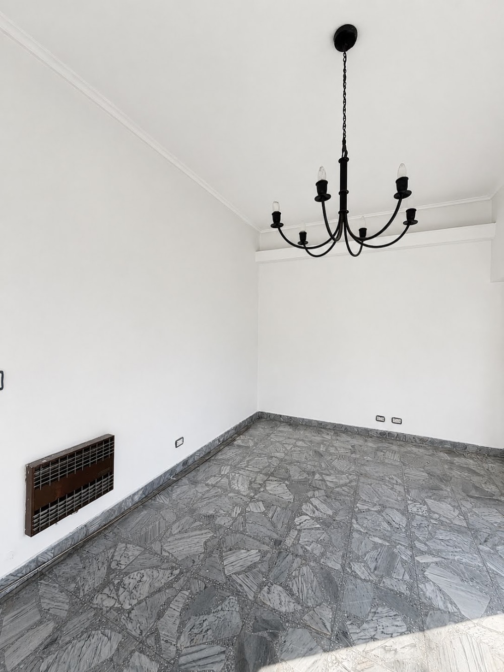 Casa En Venta En San Justo, Buenos Aires, Con 3 Dormitorios Y 2 Locales - Casa en Venta en San Justo con 3 dorm., 6 amb., 300 m2 cubiertos y 300 m2 totales - imagen 10