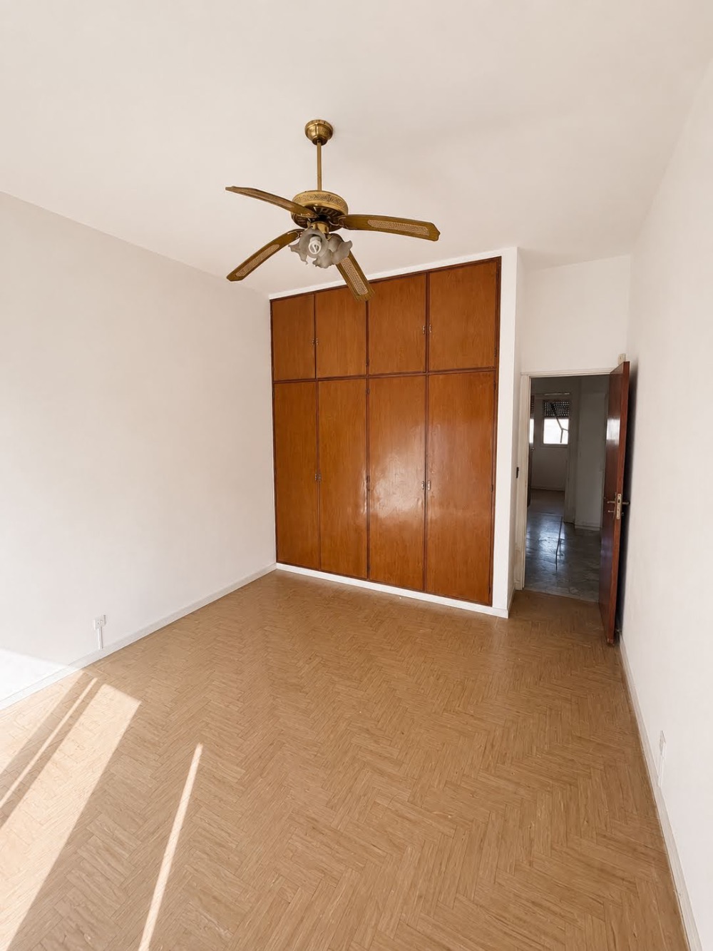 Casa En Venta En San Justo, Buenos Aires, Con 3 Dormitorios Y 2 Locales - Casa en Venta en San Justo con 3 dorm., 6 amb., 300 m2 cubiertos y 300 m2 totales - imagen 12