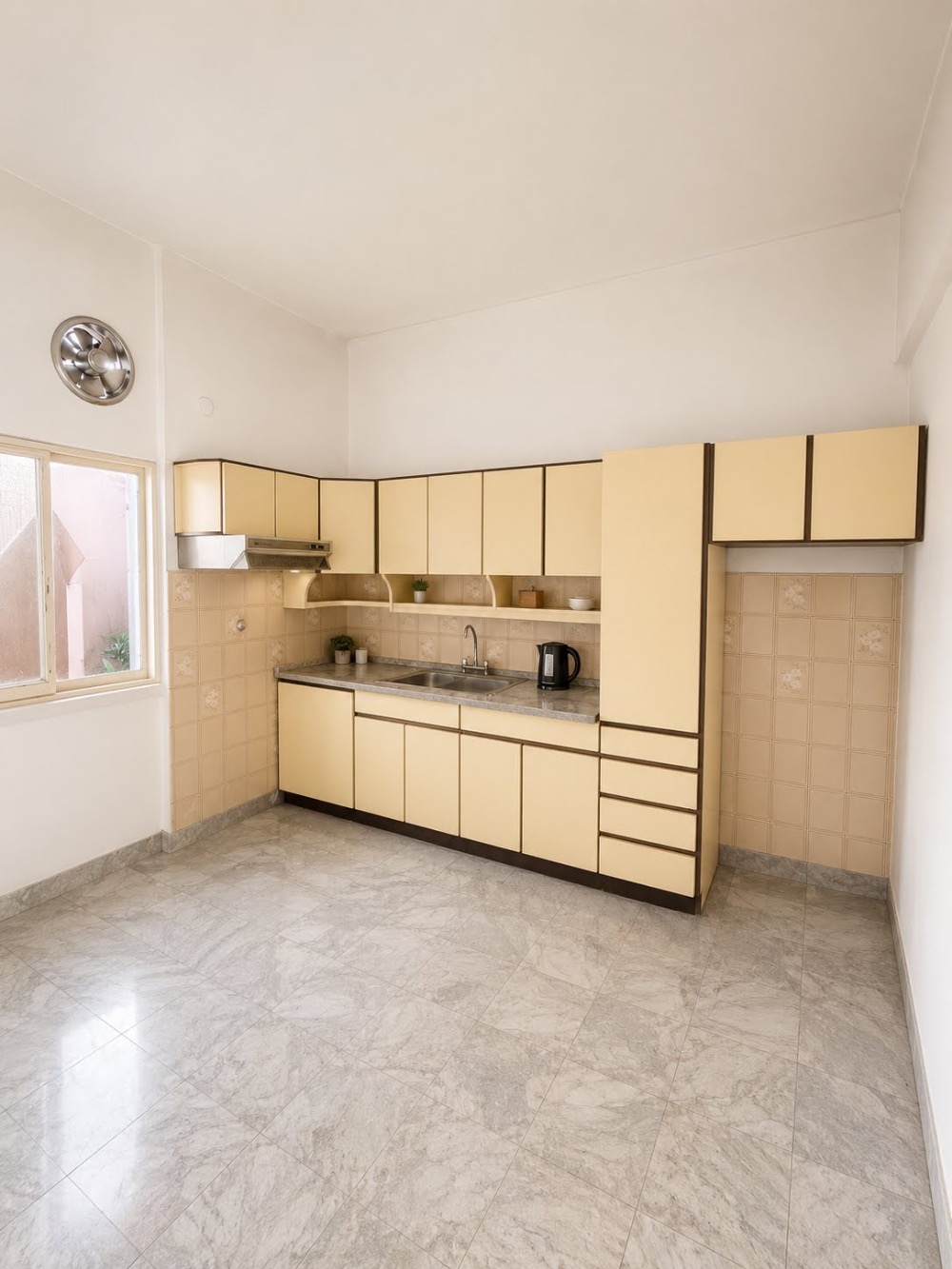 Casa En Venta En San Justo, Buenos Aires, Con 3 Dormitorios Y 2 Locales - Casa en Venta en San Justo con 3 dorm., 6 amb., 300 m2 cubiertos y 300 m2 totales - imagen 9