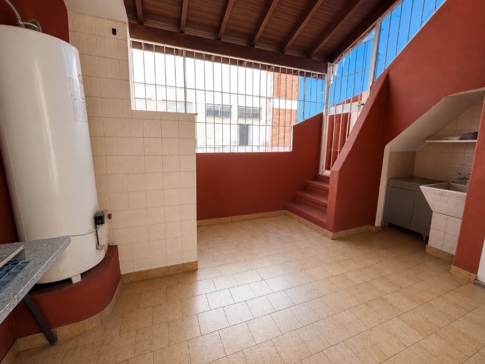 Casa En Venta En San Justo, Buenos Aires, Con 3 Dormitorios Y 2 Locales - Casa en Venta en San Justo con 3 dorm., 6 amb., 300 m2 cubiertos y 300 m2 totales - imagen 18