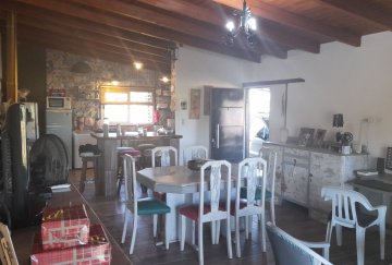 Casa disponible para la en Venta en Alta Gracia · dueño directo · 3 dorm · 2 cocheras · 924 m² de lote - Imagen 2