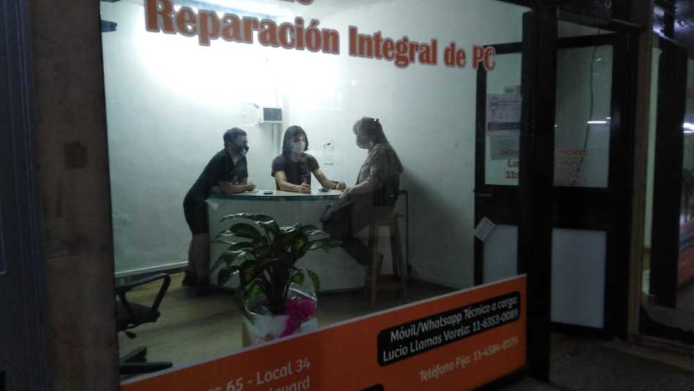 DUEÑO DIRECTO ALQUILA LOCAL EN GALERIA A 1 CUADRA DE PLAZA FLORES - Imagen 3