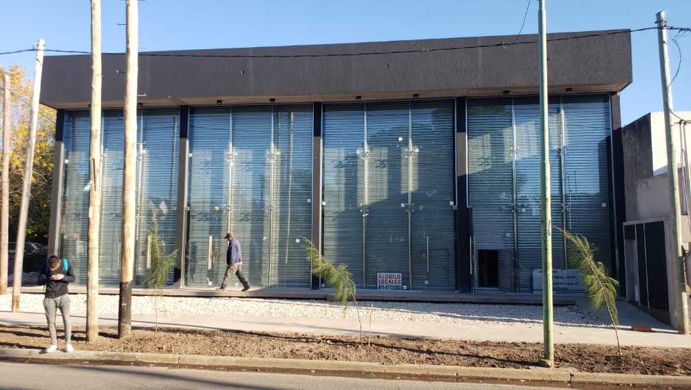 Local en City Bell en Alquiler · dueño directo · 2 ambientes - Imagen 1