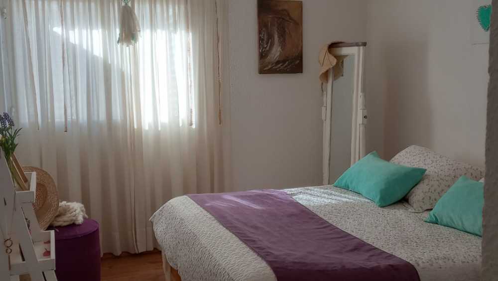 En Neuquén, Casa en Venta · dueño directo · 3 dorm · 5 ambientes · 74 m² de lote - Imagen 1