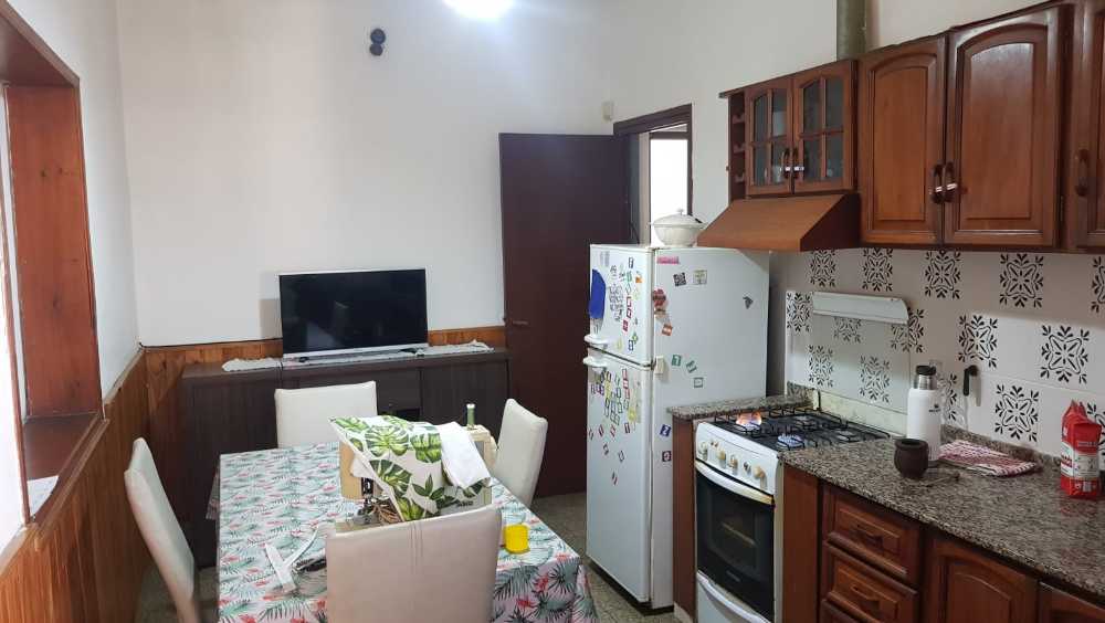 Casa Francia 764 - Casa en Venta en Venado Tuerto con 2 dorm., 6 amb., 250 m2 cubiertos y 300 m2 totales - imagen 4