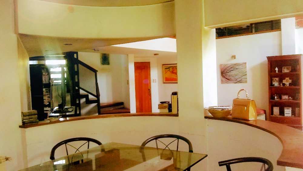 Casa En Venta A 1 Cuadra Del Golf Club Villa Allende - Casa en Venta en Villa Allende con 3 dorm., 6 amb., 340 m2 cubiertos y 2.500 m2 totales - imagen 3